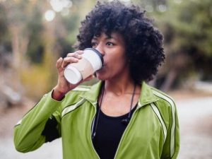 Estudo Sugere que Beber Café Antes do Exercício Pode Ajudar a Queimar Mais Gordura